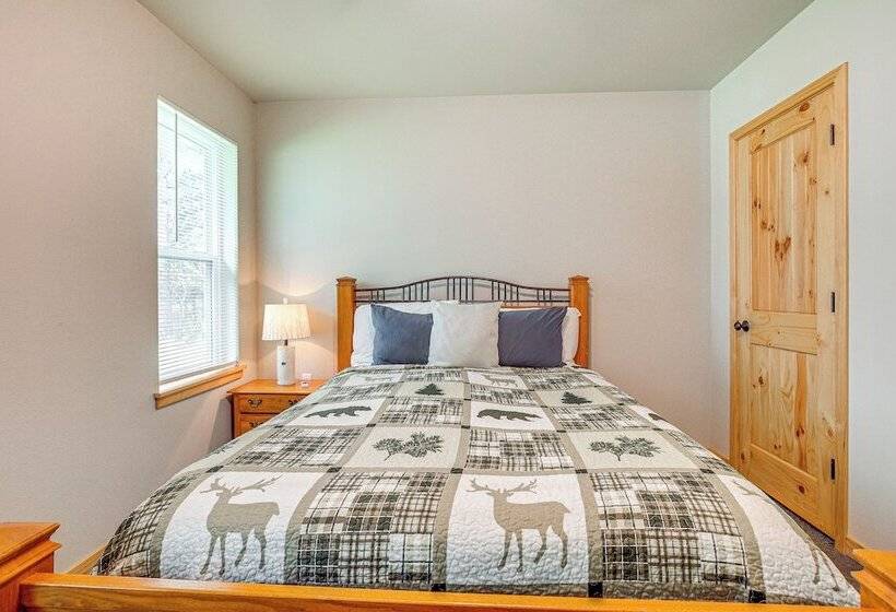 Wisconsin Cabin Hideaway: 3 Mi To Lakes