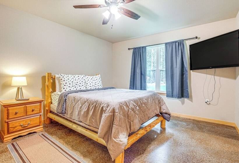 Wisconsin Cabin Hideaway: 3 Mi To Lakes