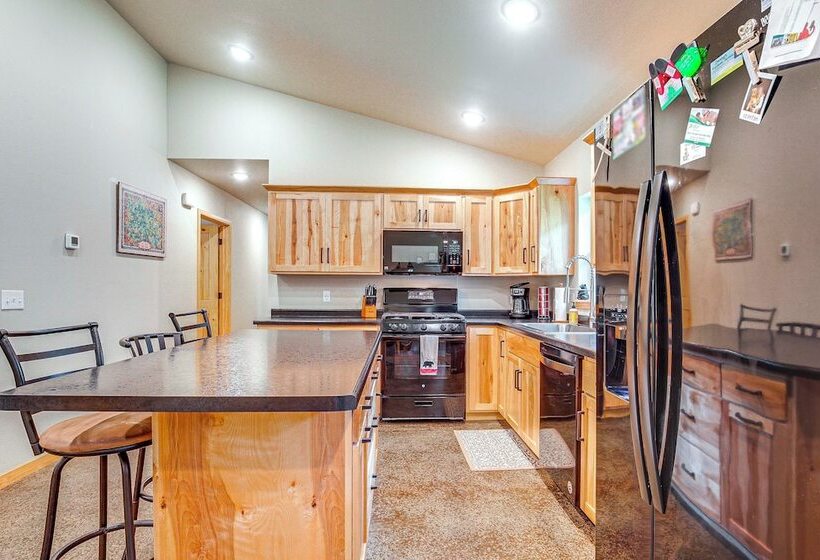 Wisconsin Cabin Hideaway: 3 Mi To Lakes