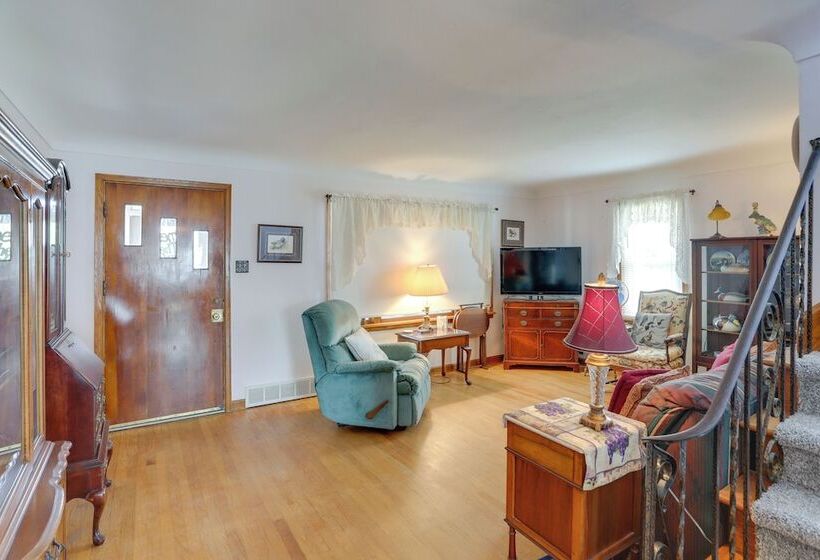 Home W/ Screened In Porch < 1 Mi To Lake Erie