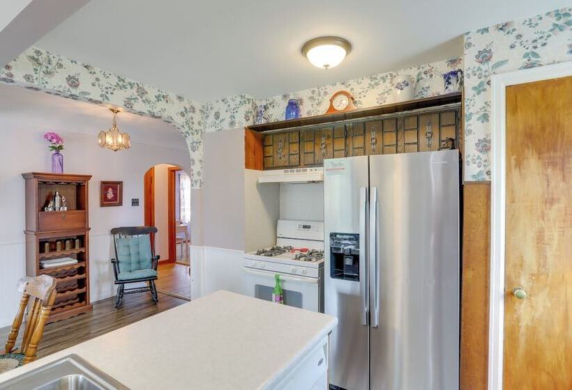 Home W/ Screened In Porch < 1 Mi To Lake Erie