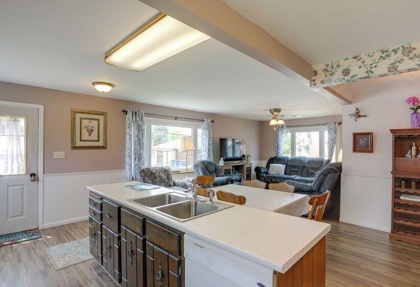 Home W/ Screened In Porch < 1 Mi To Lake Erie