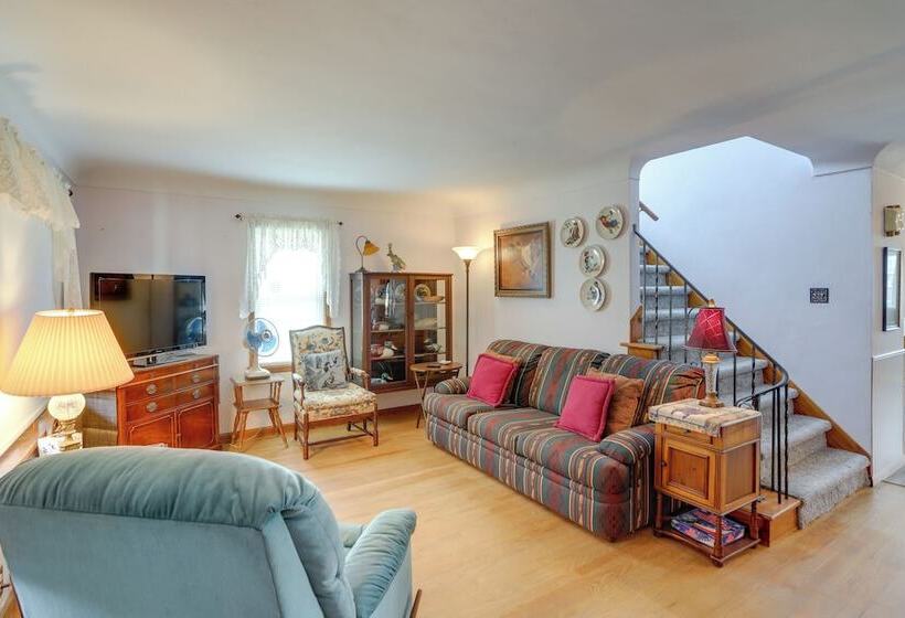 Home W/ Screened In Porch < 1 Mi To Lake Erie