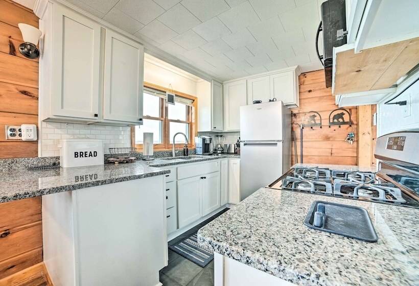 Houghton Lake Cottage W/ New Private Deck!