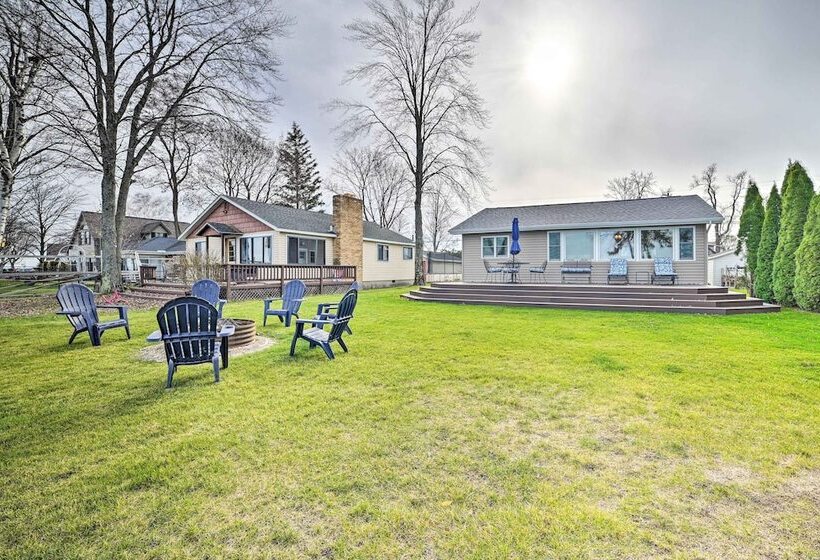 Houghton Lake Cottage W/ New Private Deck!