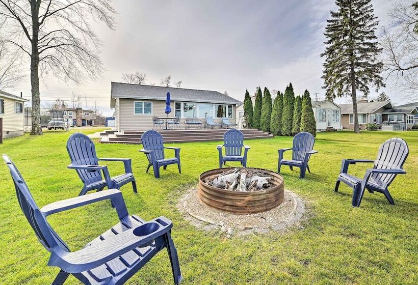 Houghton Lake Cottage W/ New Private Deck!