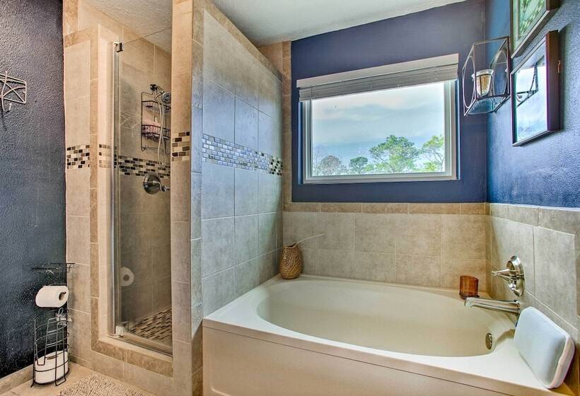 Houston Home With Private Outdoor Pool!