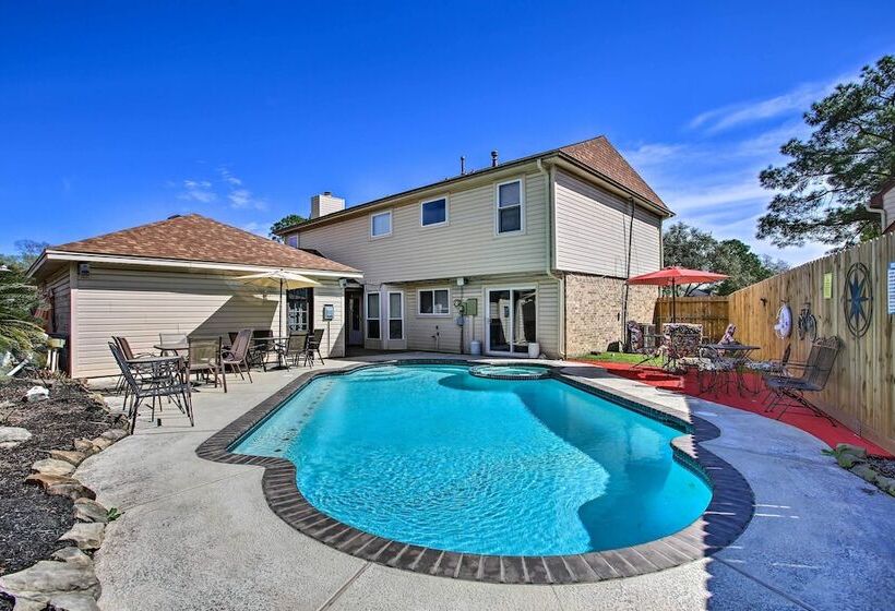 Houston Home With Private Outdoor Pool!