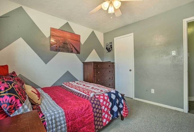 Houston Home With Private Outdoor Pool!