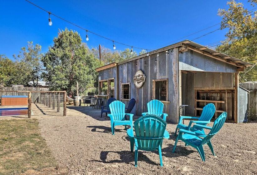 Howdy Haus: Pool + Hot Tub + Outdoor Space