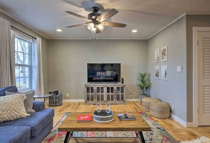 Howdy Haus: Pool + Hot Tub + Outdoor Space