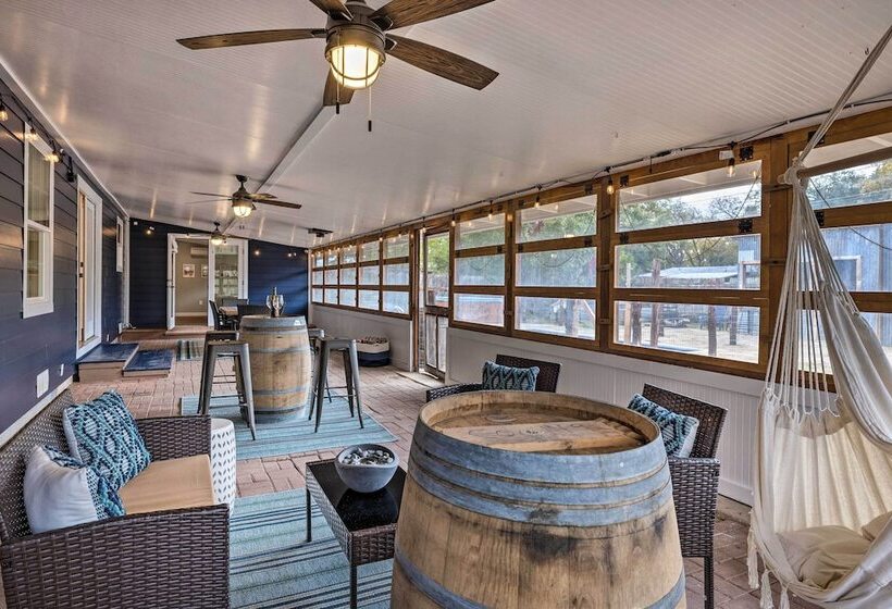 Howdy Haus: Pool + Hot Tub + Outdoor Space