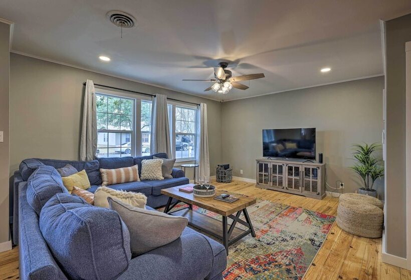 Howdy Haus: Pool + Hot Tub + Outdoor Space