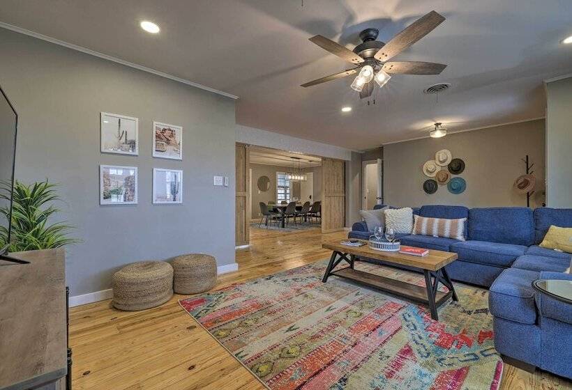 Howdy Haus: Pool + Hot Tub + Outdoor Space