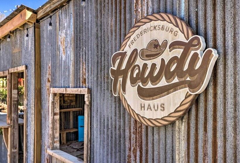 Howdy Haus: Pool + Hot Tub + Outdoor Space