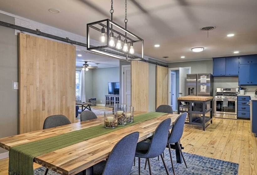 Howdy Haus: Pool + Hot Tub + Outdoor Space