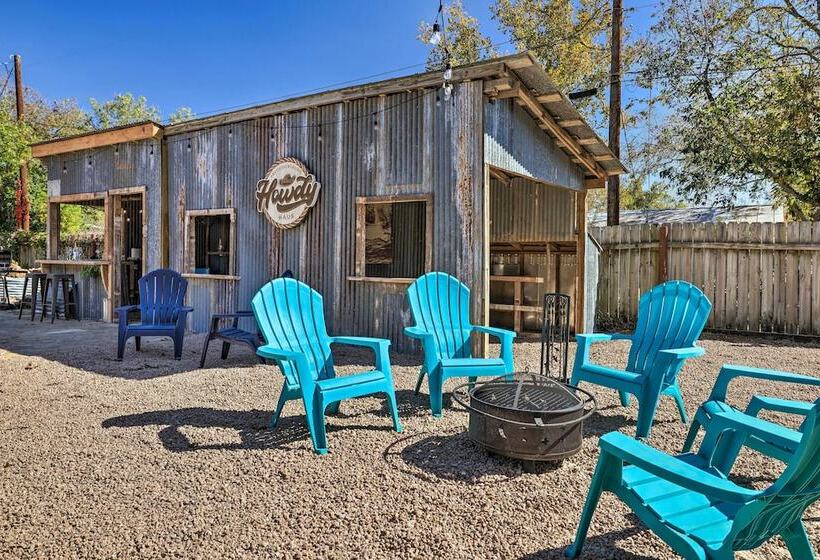 Howdy Haus: Pool + Hot Tub + Outdoor Space