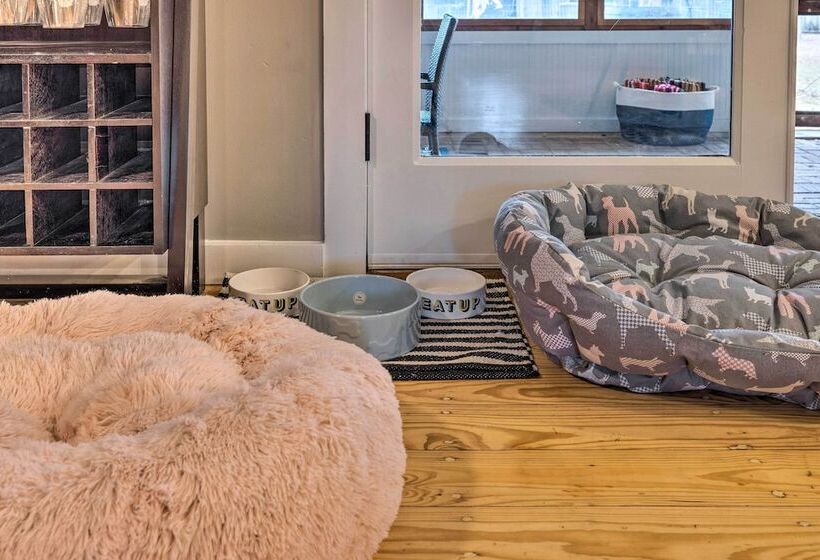 Howdy Haus: Pool + Hot Tub + Outdoor Space