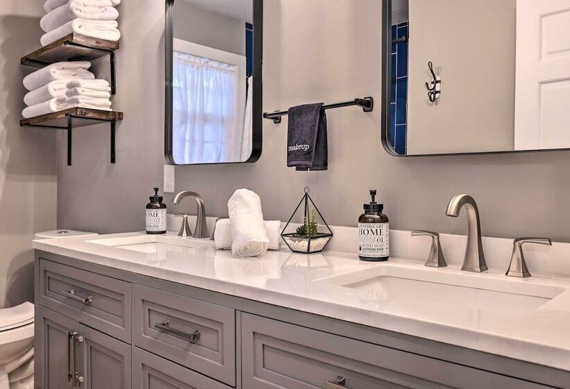 Howdy Haus: Pool + Hot Tub + Outdoor Space