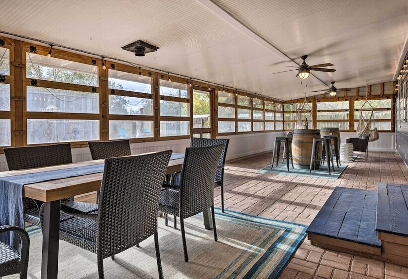 Howdy Haus: Pool + Hot Tub + Outdoor Space