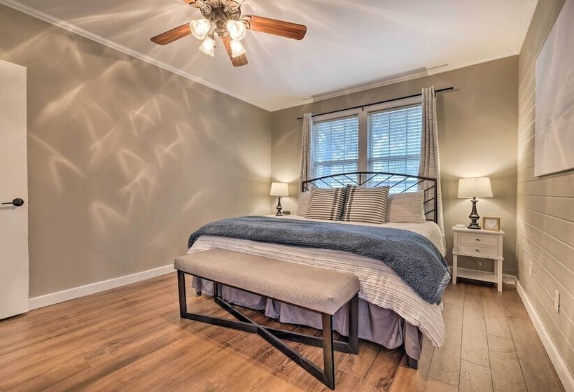 Howdy Haus: Pool + Hot Tub + Outdoor Space