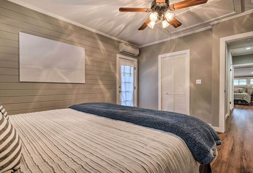 Howdy Haus: Pool + Hot Tub + Outdoor Space