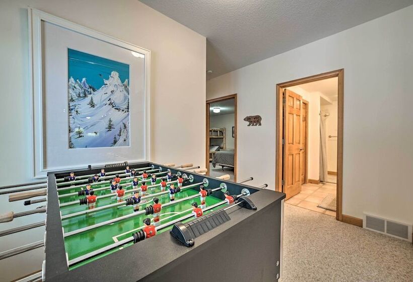 Huge Bellaire Home On Cedar River Golf Course