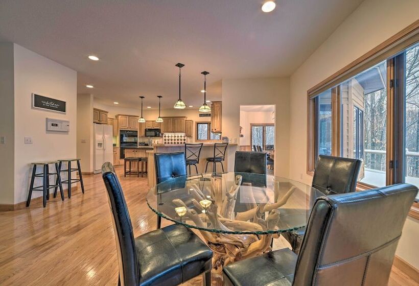 Huge Bellaire Home On Cedar River Golf Course