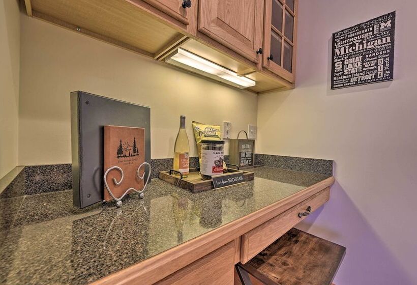 Huge Bellaire Home On Cedar River Golf Course