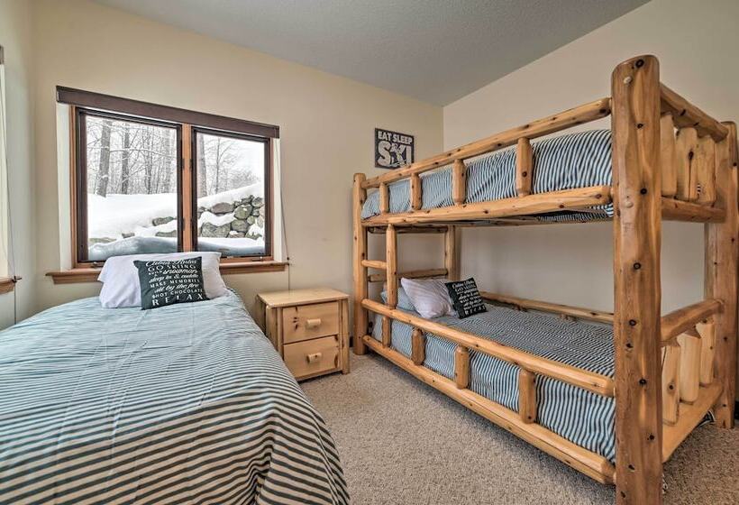 Huge Bellaire Home On Cedar River Golf Course