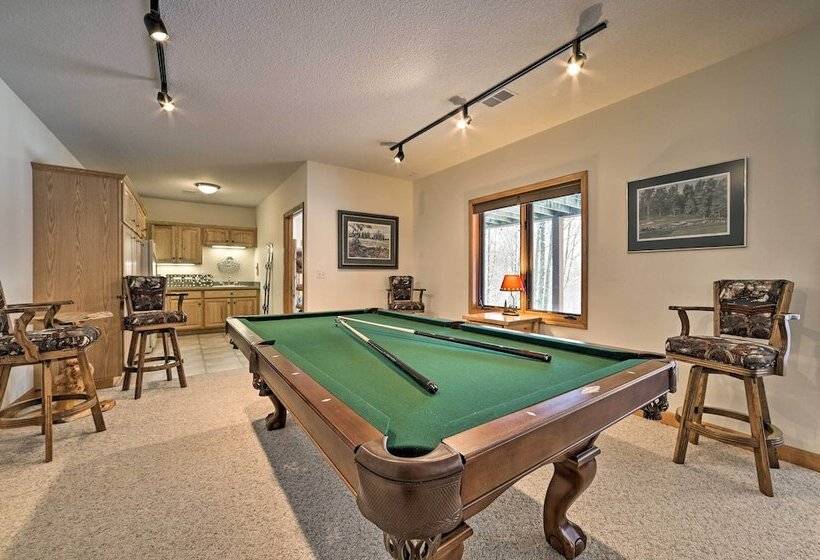 Huge Bellaire Home On Cedar River Golf Course