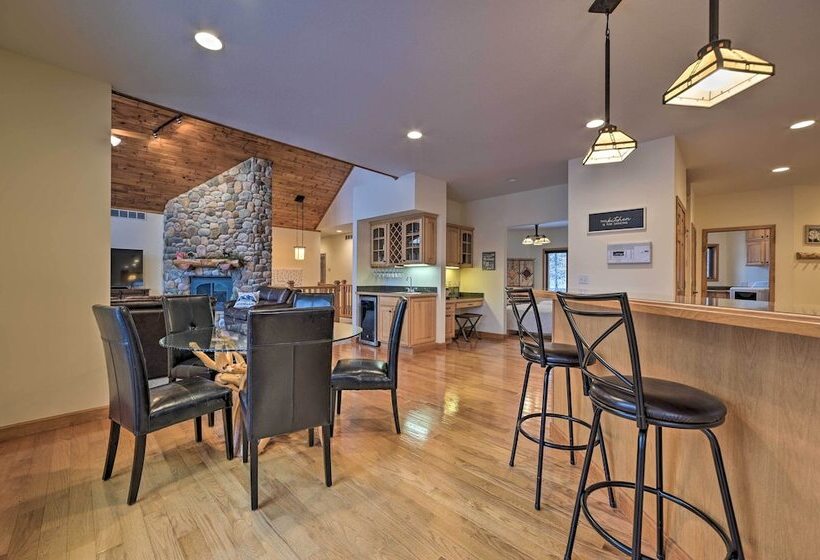 Huge Bellaire Home On Cedar River Golf Course