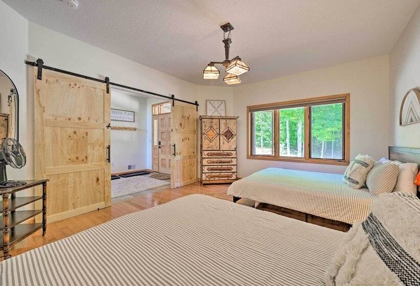 Huge Bellaire Home On Cedar River Golf Course