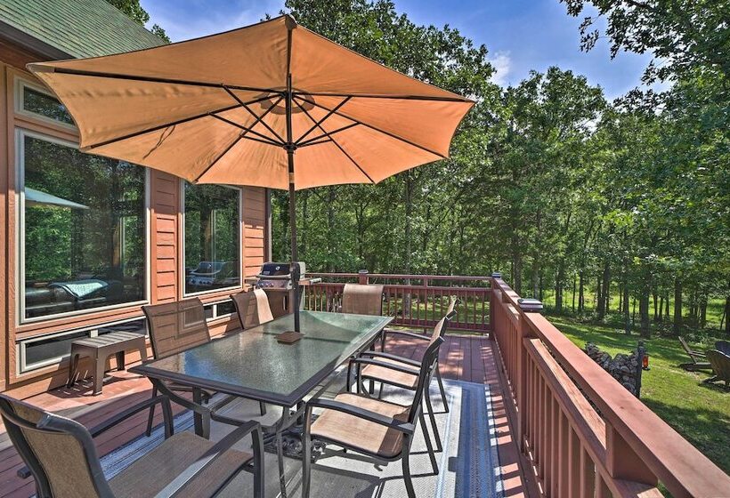 Huge Vian Family Retreat: Hot Tub + Game Room