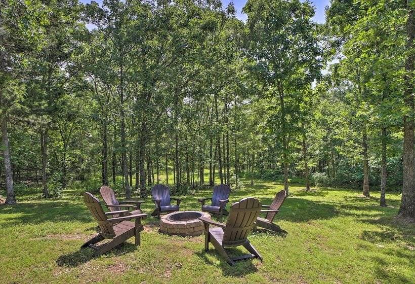 Huge Vian Family Retreat: Hot Tub + Game Room