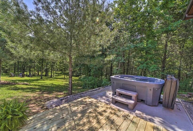 Huge Vian Family Retreat: Hot Tub + Game Room