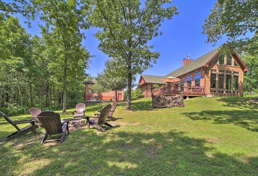 Huge Vian Family Retreat: Hot Tub + Game Room