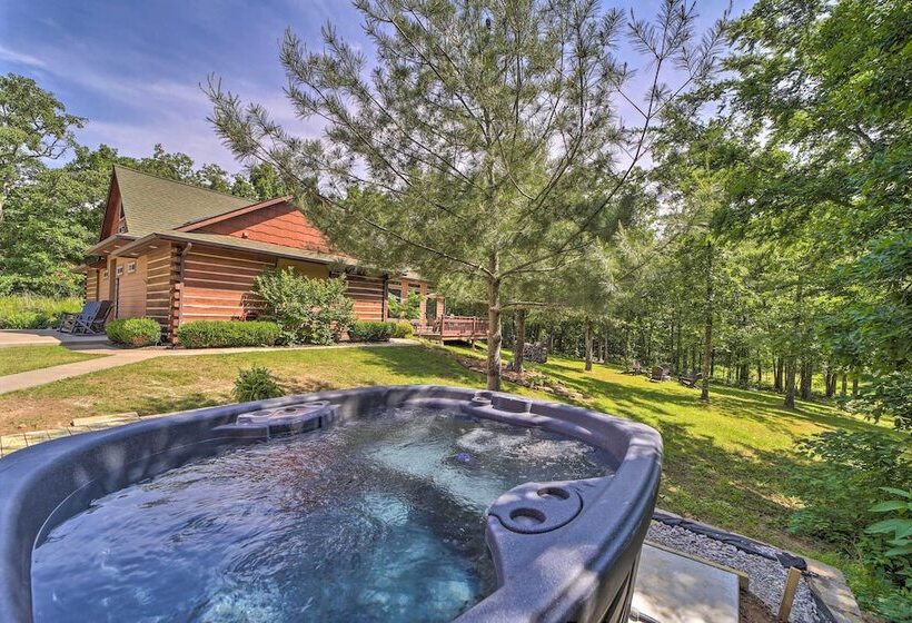 Huge Vian Family Retreat: Hot Tub + Game Room
