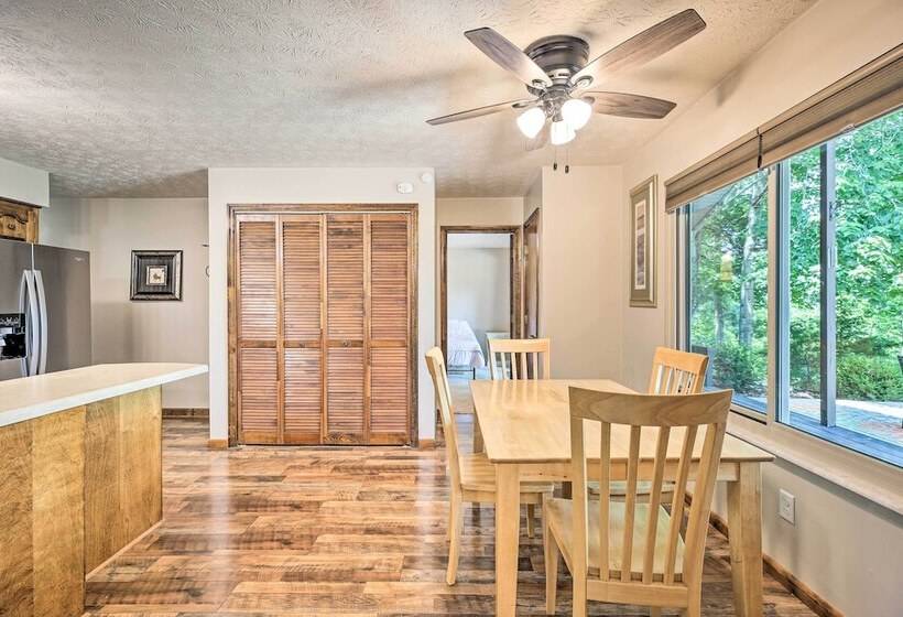 Idyllic Bronston Retreat W/ Fire Pit + View!