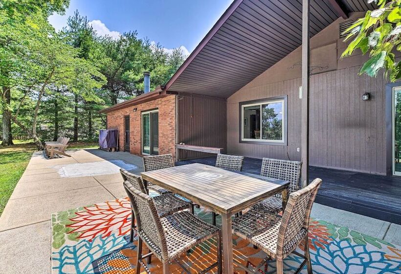 Idyllic Bronston Retreat W/ Fire Pit + View!