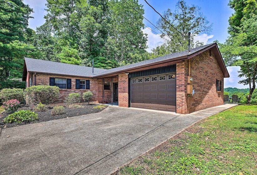 Idyllic Bronston Retreat W/ Fire Pit + View!