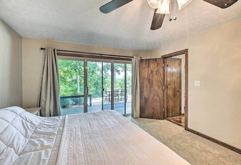 Idyllic Bronston Retreat W/ Fire Pit + View!