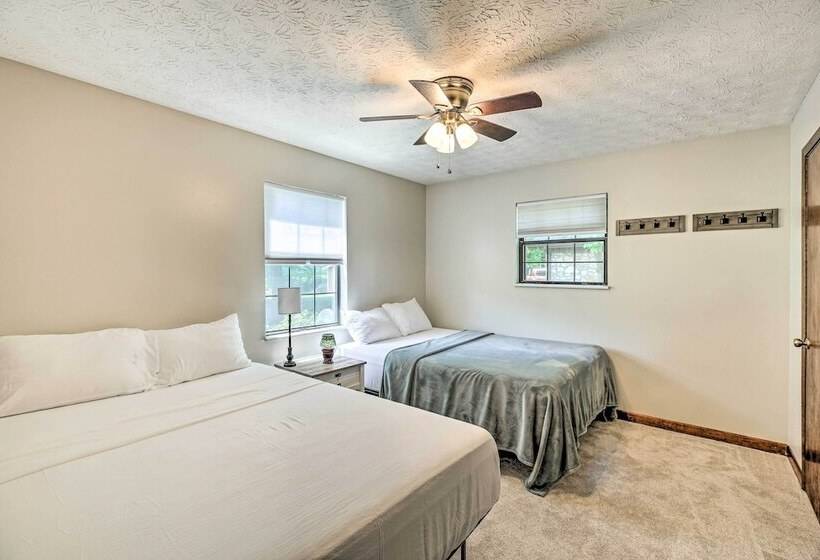 Idyllic Bronston Retreat W/ Fire Pit + View!