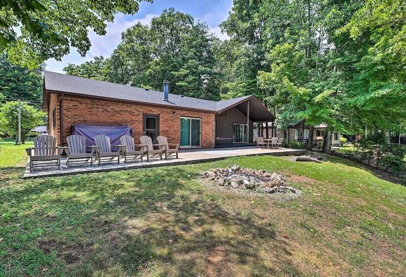 Idyllic Bronston Retreat W/ Fire Pit + View!