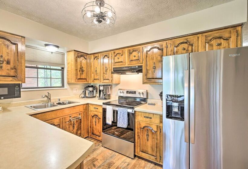 Idyllic Bronston Retreat W/ Fire Pit + View!