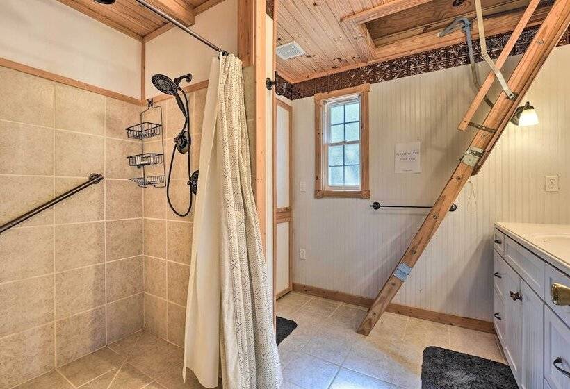 Idyllic Cabin W/ Fire Pit, Kayak On Site!