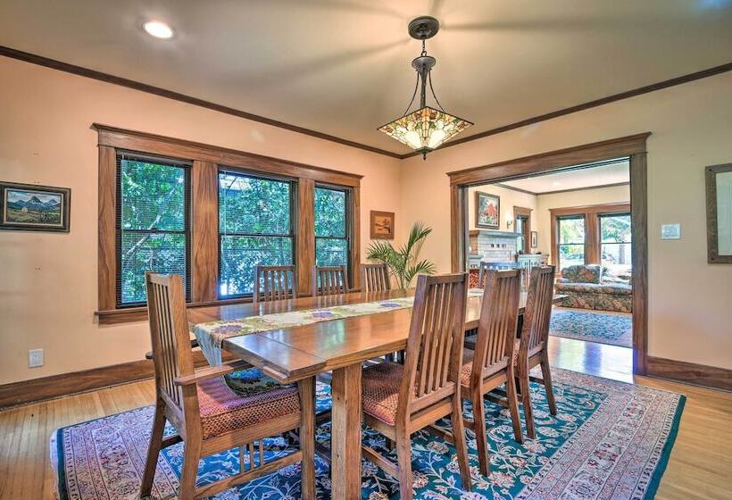 Inviting Bungalow W/ Deck, Close To Dtwn La!