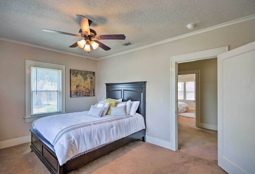 Inviting Lubbock Home > 1 Mi To Downtown