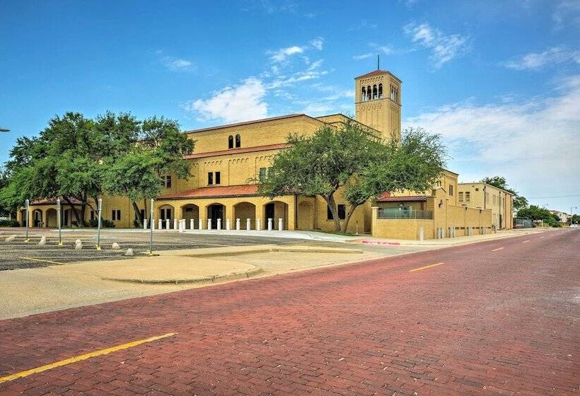 Inviting Lubbock Home > 1 Mi To Downtown