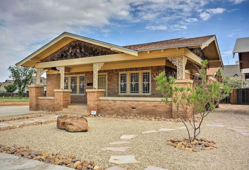 Inviting Lubbock Home > 1 Mi To Downtown